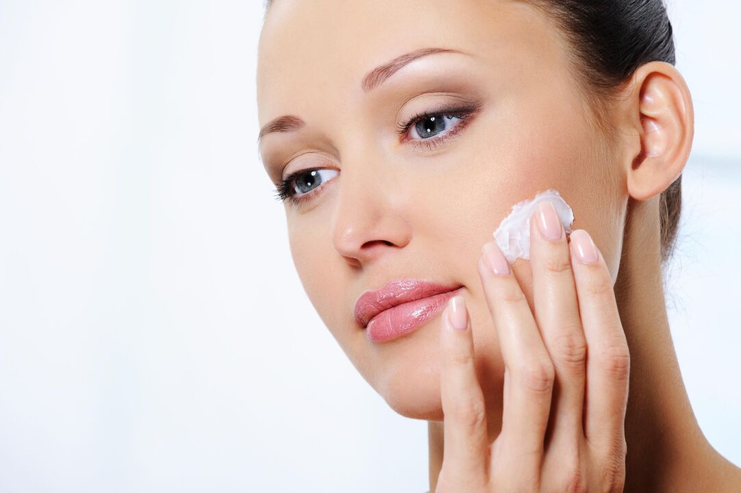 Application of Eudalie from wrinkles cream